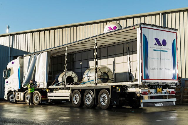 Transport firm chooses Schmitz Cargobull