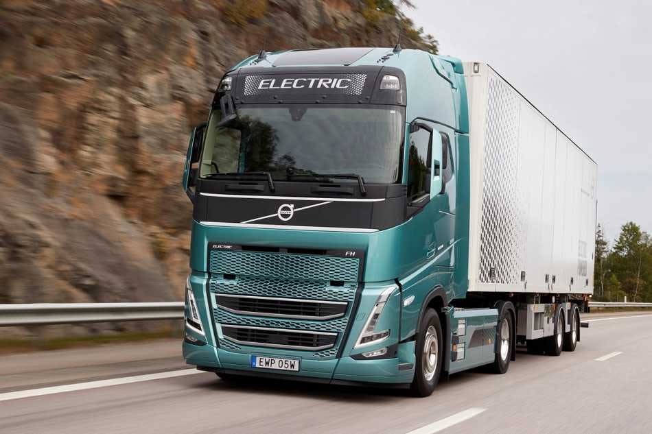 Volvo FH Electric wins Truck of the Year 2024 title