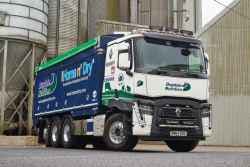 Dugdale Nutrition bulks up fleet with Renault trucks